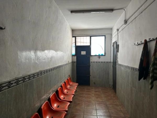 Nave en avenida villena