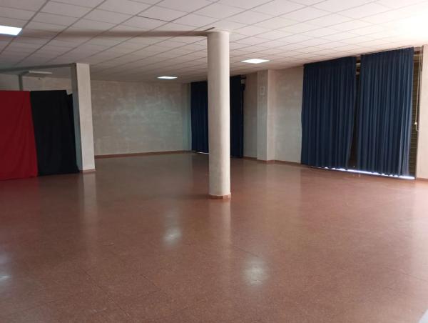 Local en Av. País Valencià, 10