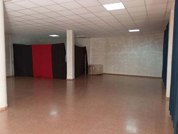 Local en Av. País Valencià, 10