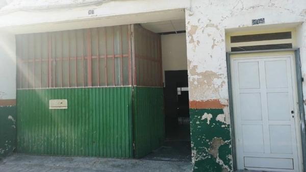 Nave en carretera Biar