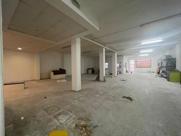 Local en avenida País Valenciano, 74