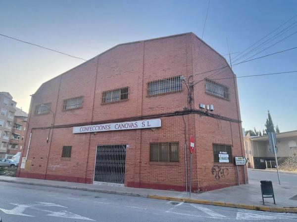 Nave en calle 9 de Octubre, 7