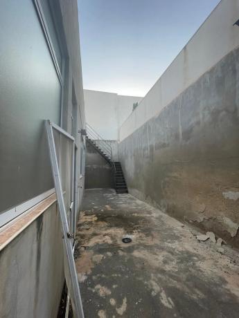 Local en avenida País Valenciano, 74