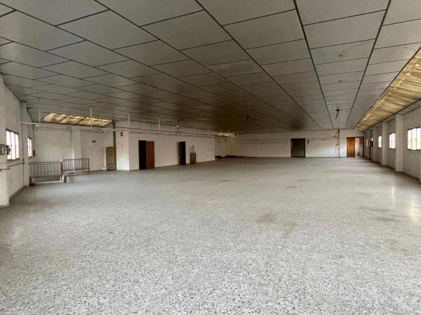 Nave en calle 9 de Octubre, 7