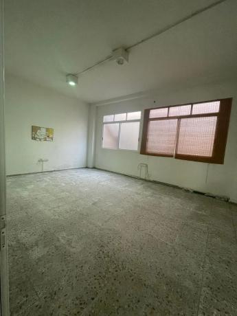 Local en avenida País Valenciano, 74