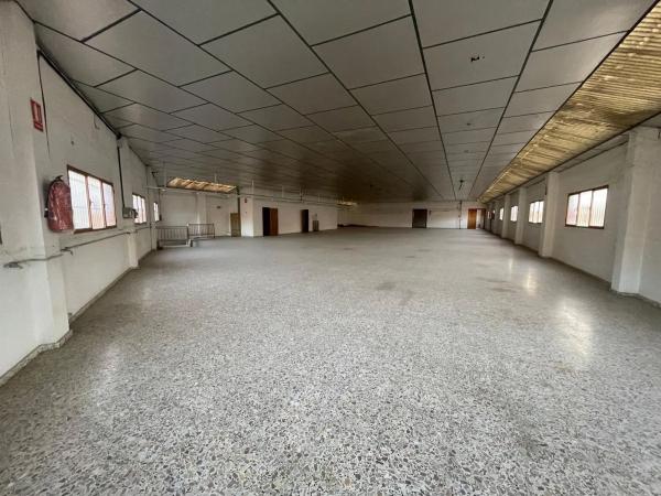 Nave en calle 9 de Octubre, 7