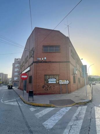 Nave en calle 9 de Octubre, 7