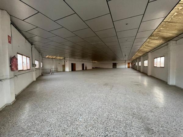 Nave en calle 9 de Octubre, 7