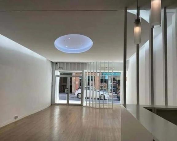 Local en calle Salvador Dalí