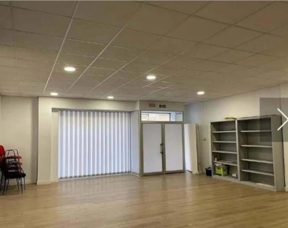 Local en calle Salvador Dalí