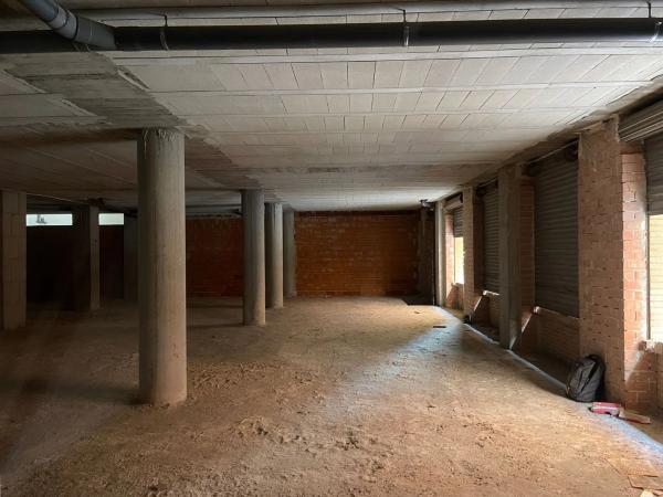 Local en calle Luis Buñuel, 48