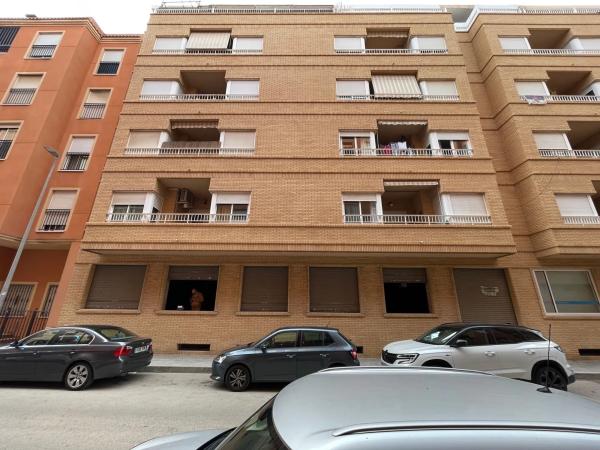 Local en calle Luis Buñuel, 48