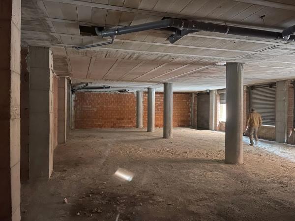 Local en calle Luis Buñuel, 48