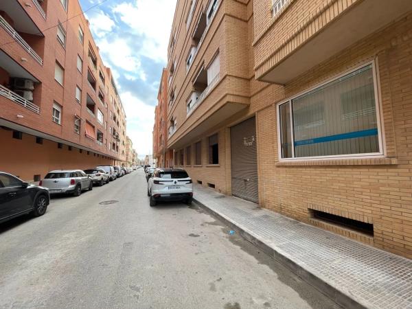 Local en calle Luis Buñuel, 48