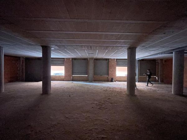 Local en calle Luis Buñuel, 48