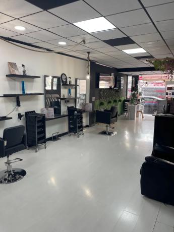 Local en calle Nueve de Octubre, 5