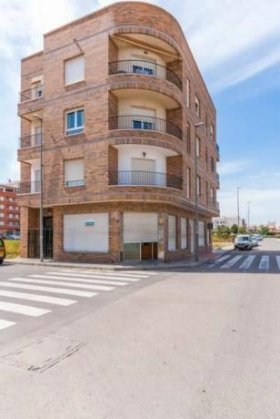 Local en calle la Serrana, 23