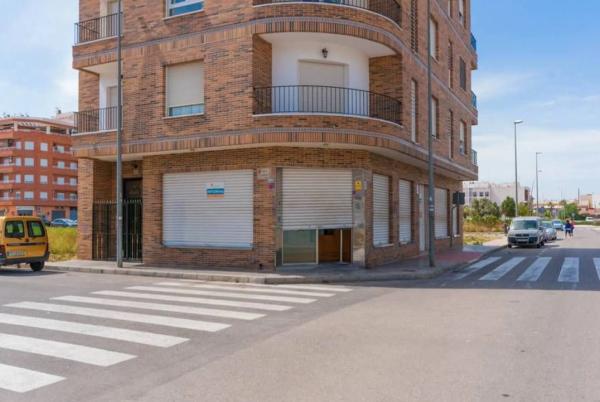 Local en calle la Serrana, 23