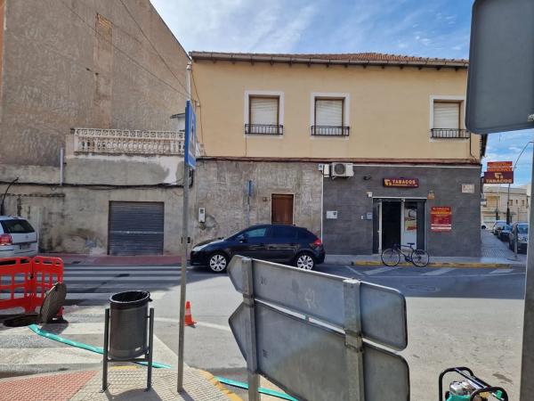 Local en calle Amparo Quiles, 31