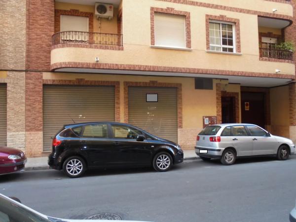 Local en calle los Lirios, 53