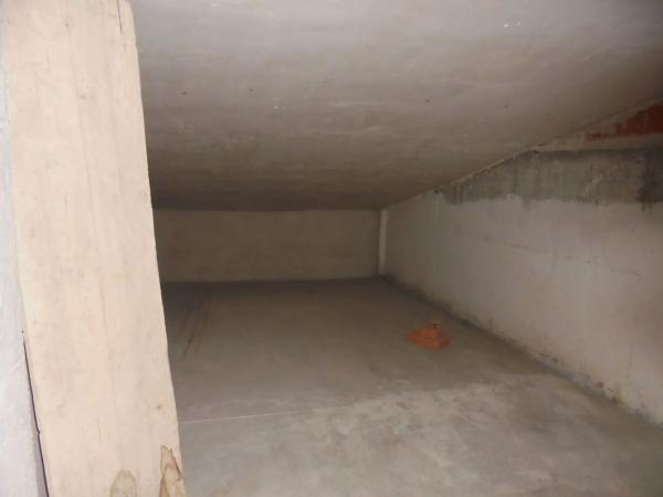 Local en calle los Lirios, 53