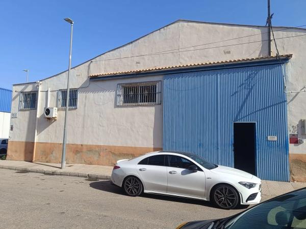 Nave en calle el Almendro, 12