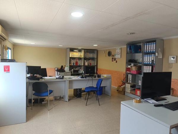 Nave en calle el Almendro, 12