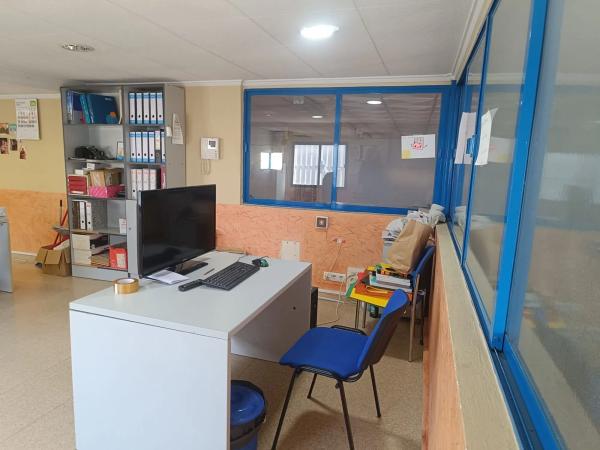 Nave en calle el Almendro, 12