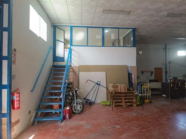 Nave en calle el Almendro, 12