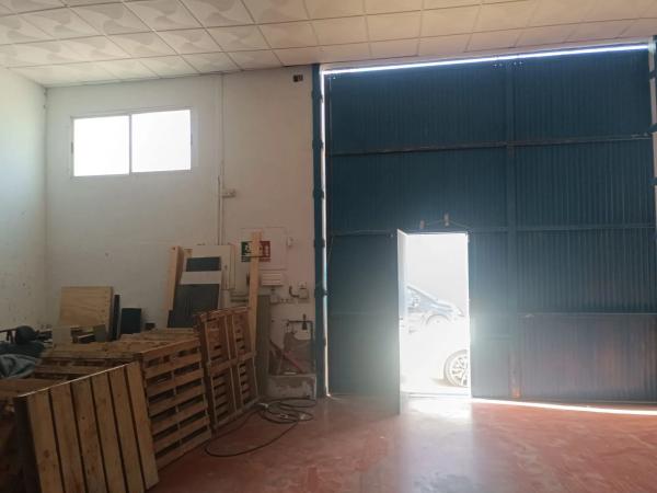 Nave en calle el Almendro, 12