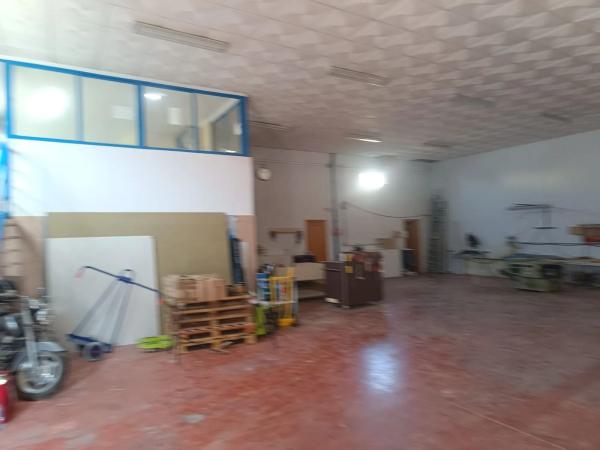 Nave en calle el Almendro, 12