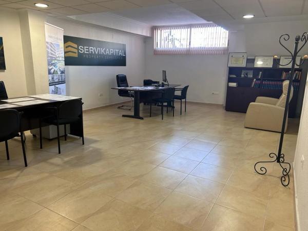 Local en avenida Federíco García Lorca, 51