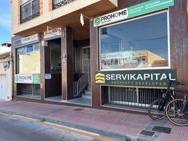 Local en avenida Federíco García Lorca, 51