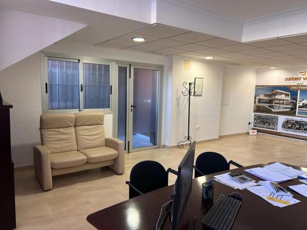 Local en avenida Federíco García Lorca, 51