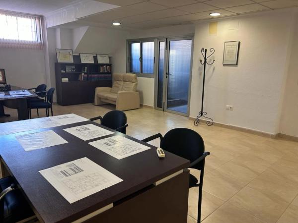 Local en avenida Federíco García Lorca, 51