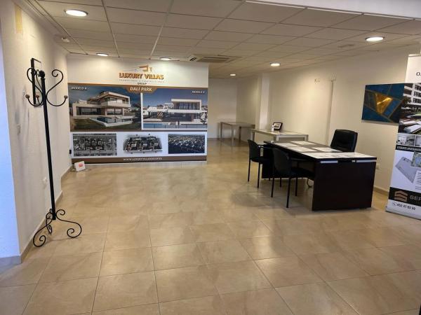 Local en avenida Federíco García Lorca, 51