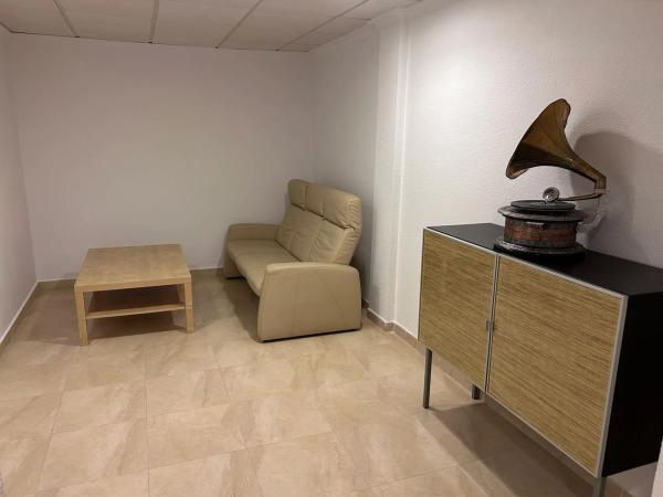 Local en avenida Federíco García Lorca, 51