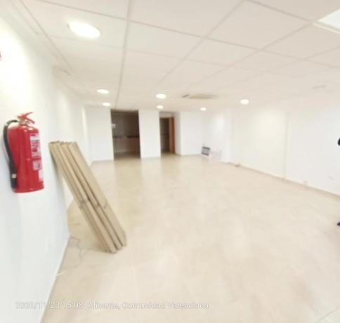 Local en avenida Federíco García Lorca, 51