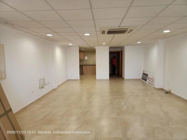 Local en avenida Federíco García Lorca, 51