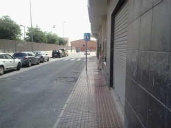 Local en calle Dolores Baeza Gil, 2