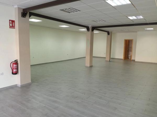 Local en calle Dolores Baeza Gil, 2