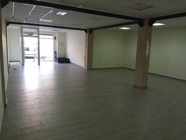 Local en calle Dolores Baeza Gil, 2