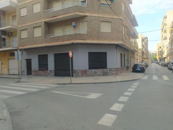 Local en calle Luis Galiana, 15