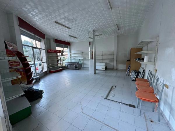 Local en calle de la Cruz, 14