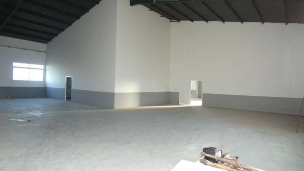 Nave en vereda Rondaina, 56