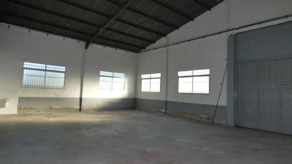 Nave en vereda Rondaina, 56