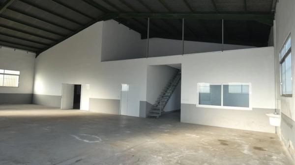 Nave en vereda Rondaina, 56