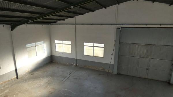 Nave en vereda Rondaina, 56