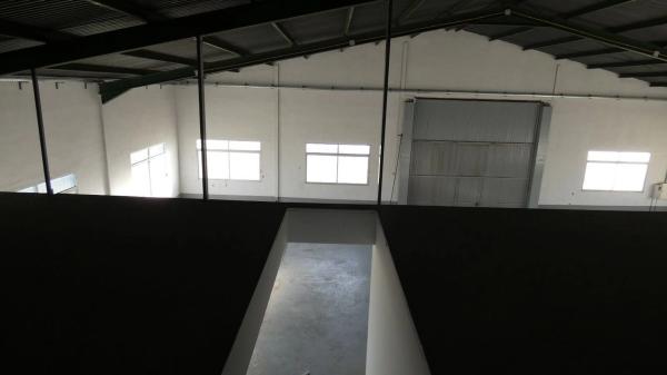 Nave en vereda Rondaina, 56