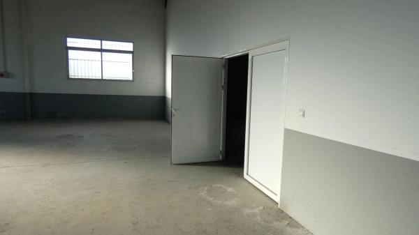 Nave en vereda Rondaina, 56